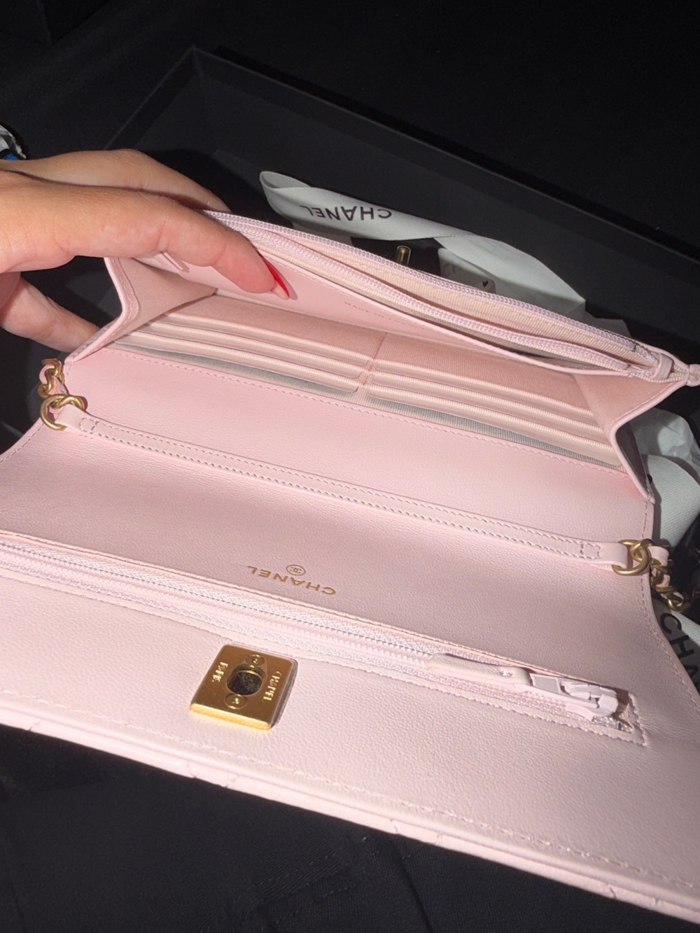 CHANEL Pink Quilted Leather Crossbody Bag Gold CC. - Picture 5 of 8